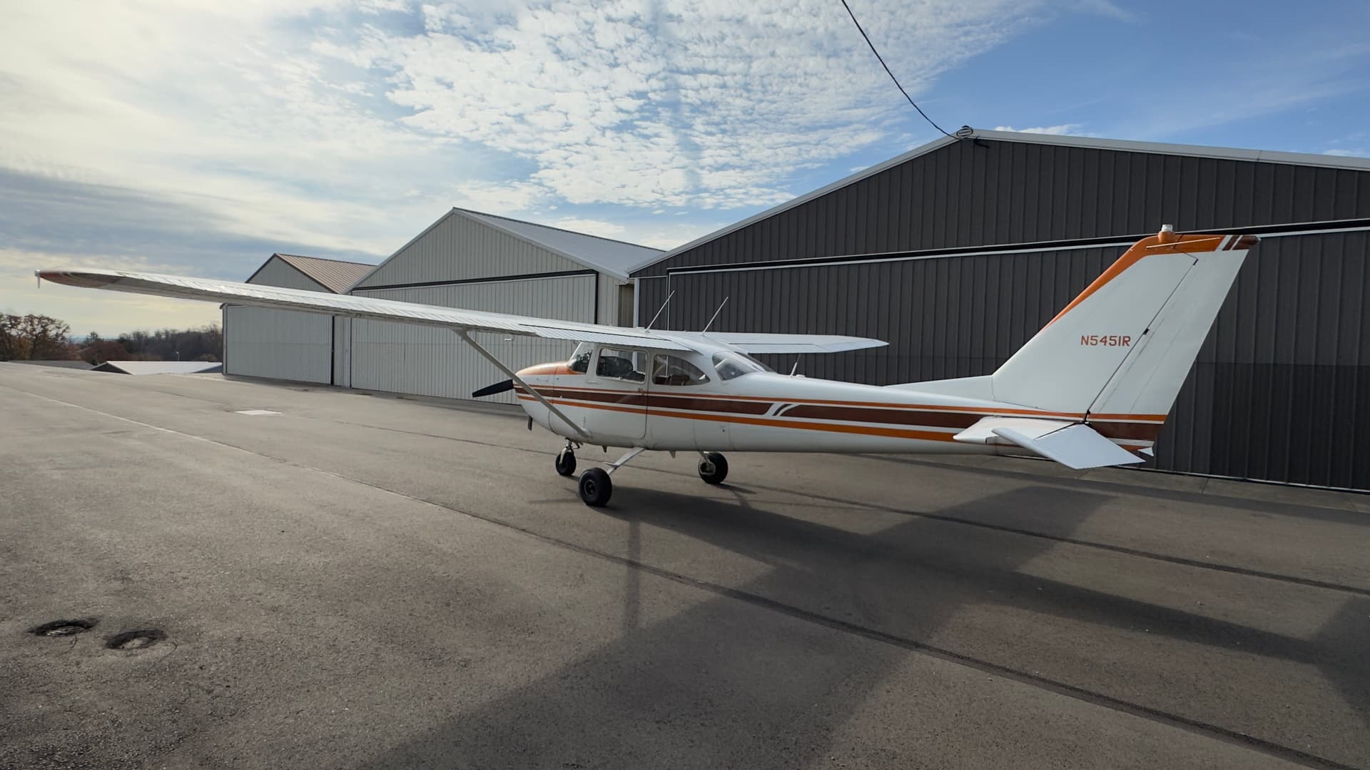 172F SKYHAWK
