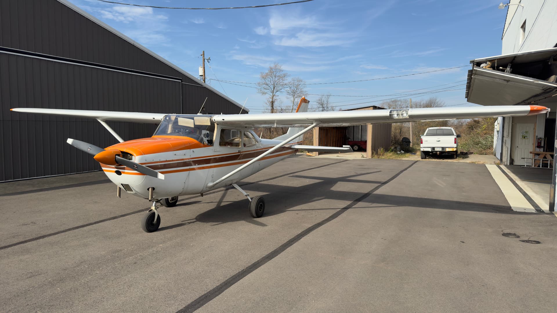 172F SKYHAWK