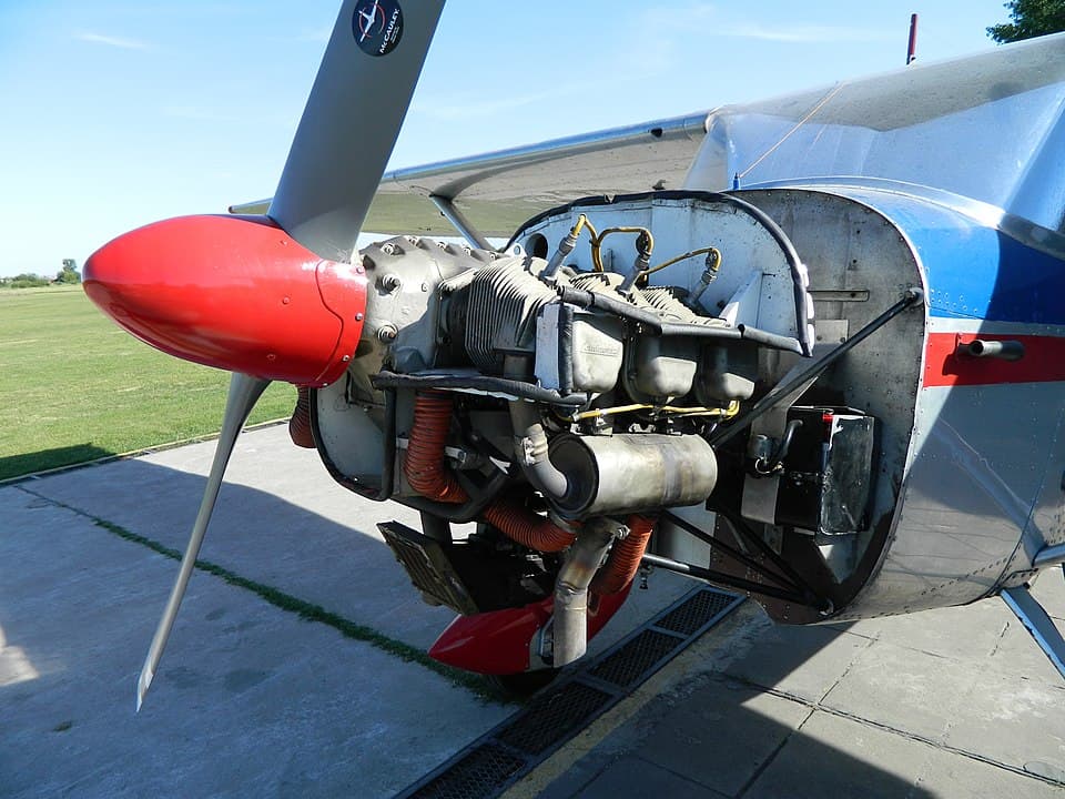 Continental O-200 vs O-300: A Comparison of Two Classic Aircraft Engines