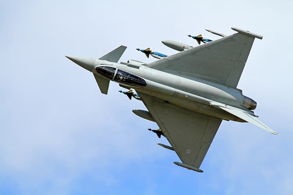 13 Best Dogfighting Jets: Ranking Close-Range Aerial Warriors