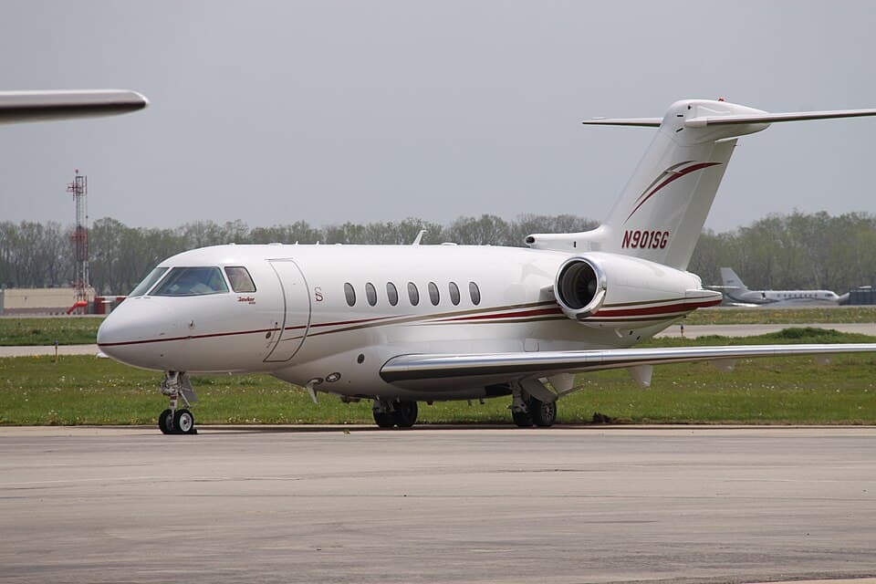 7 Best Midsize Business Jets of the 1990s That Still Fly Today