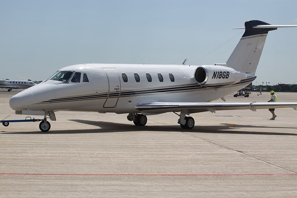 Astra 1125 vs Citation VII: Range, Speed, and Cabin Compared