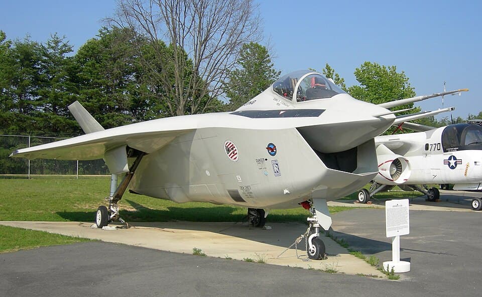 Boeing X-32 vs X-35: Why Lockheed Won the F-35 Contract