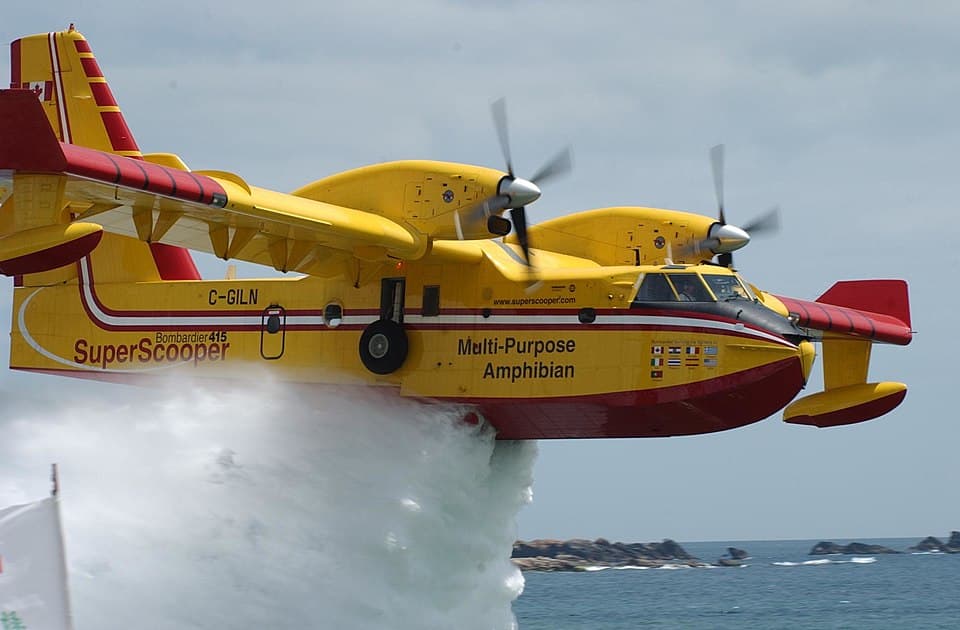 7 Best Firefighting Aircraft Battling Wildfires From the Sky