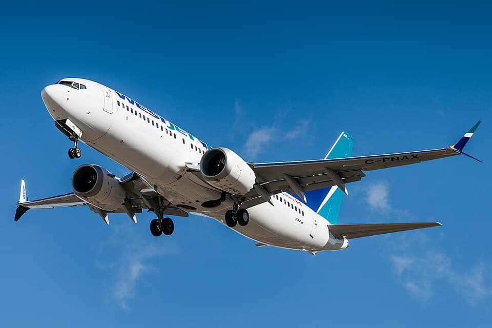 How Long Does a Boeing 737 Last? Cycles, Hours, and Real Limits
