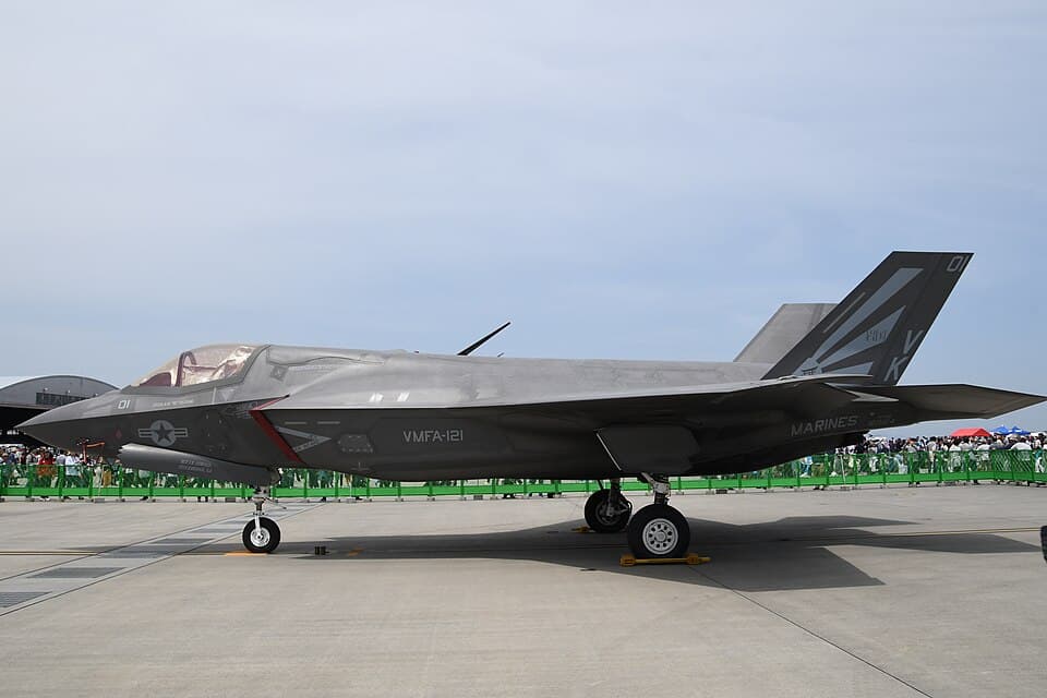 9 Best VTOL Aircraft: From the Harrier to the F-35B and Beyond
