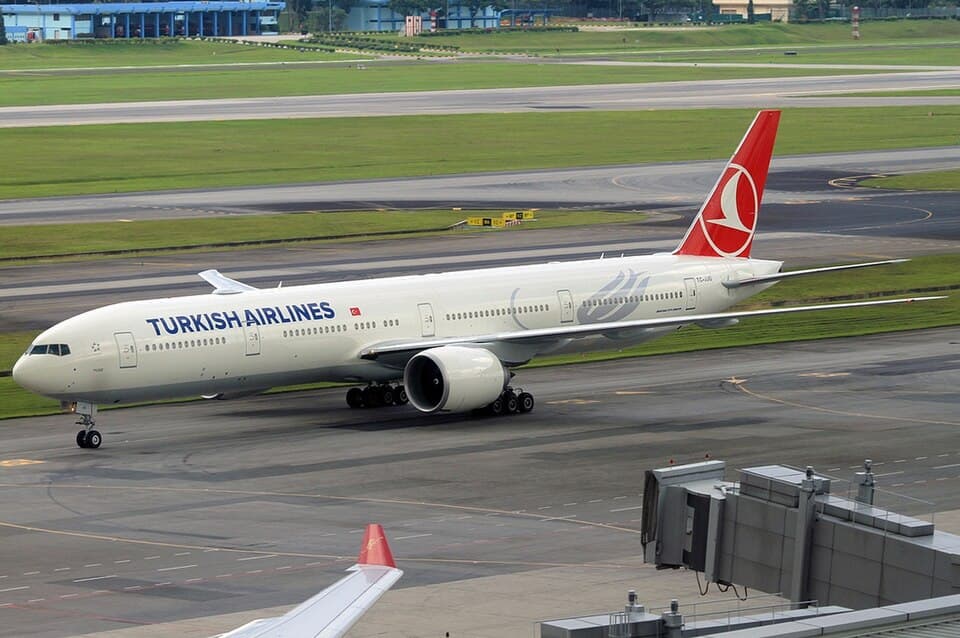 Boeing 747 vs 777: Which Is Better for Today's Airlines?