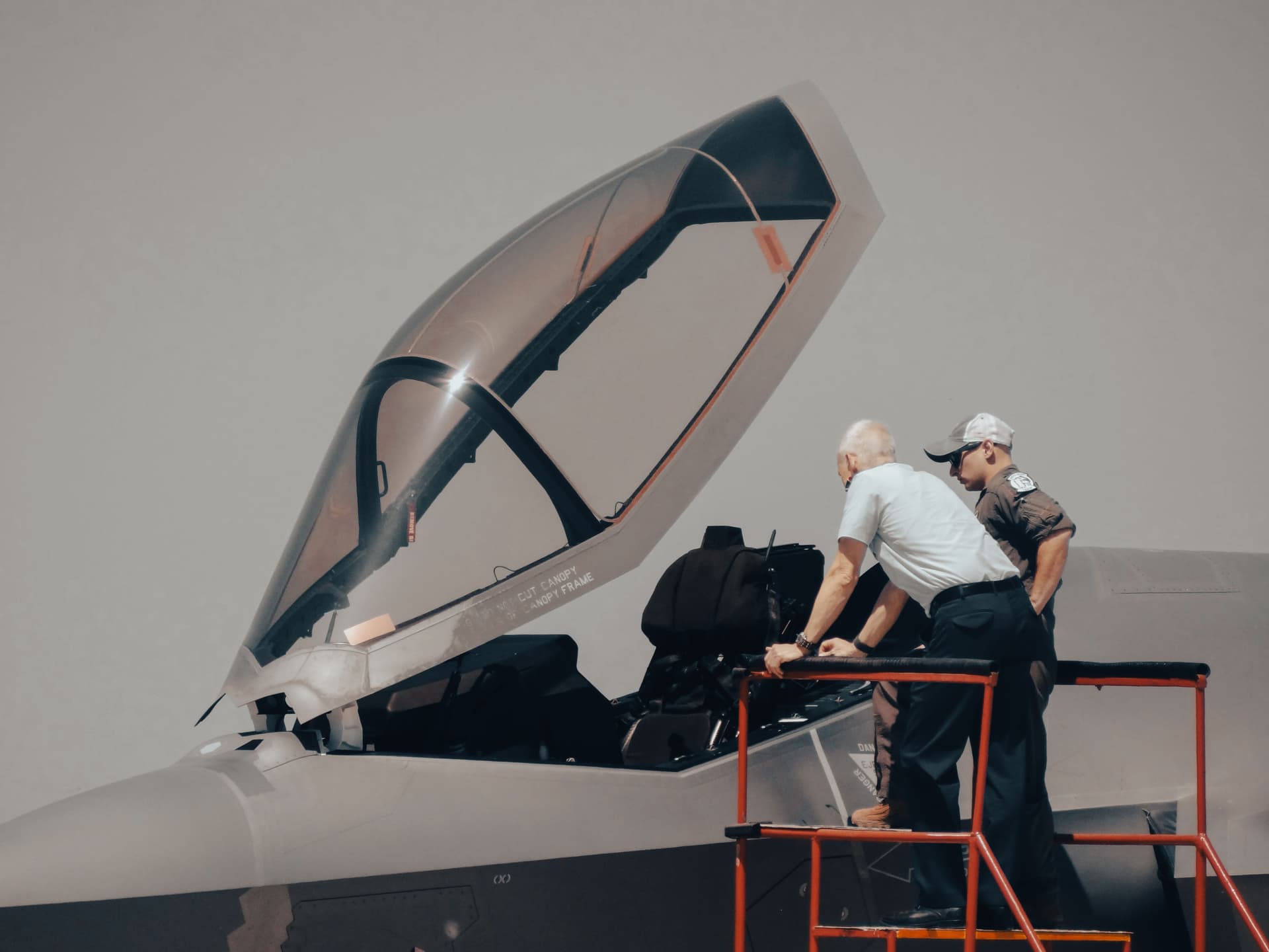Direct vs Indirect Operating Costs in Aviation: How the Split Works