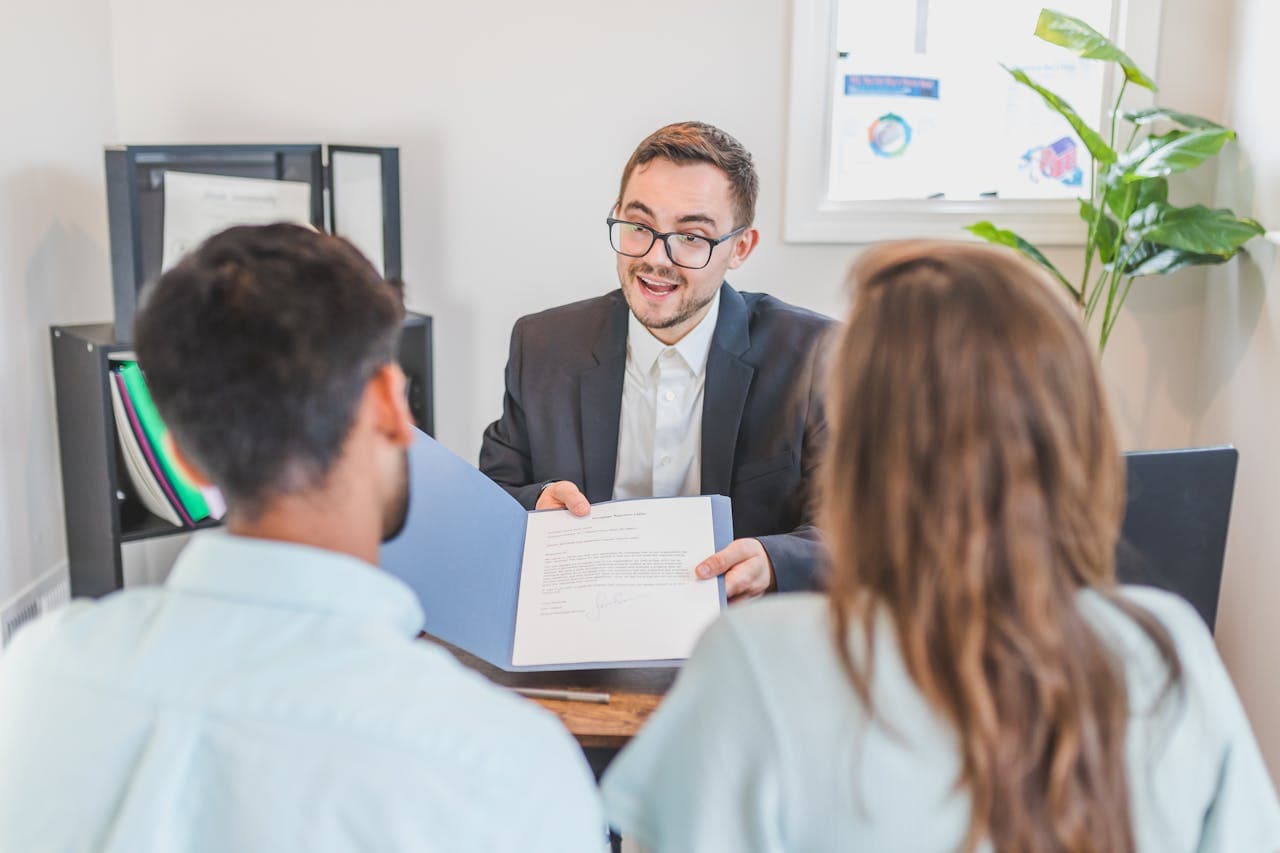 How to Become Aircraft Broker in the Aviation Industry