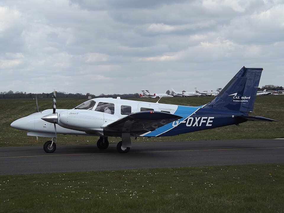 11 Best Twin-Engine Planes for Long-Distance Flying