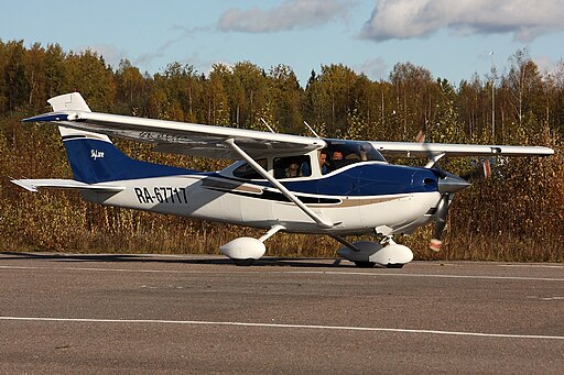 9 Best Single Engine Plane for Long Distance