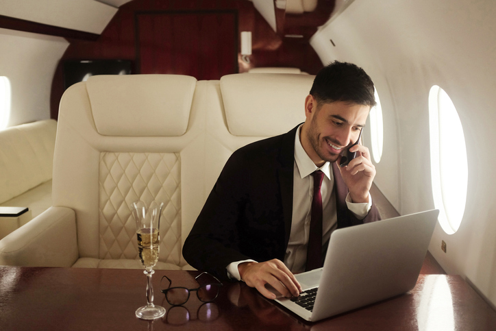 Private Aircraft Broker Guide: How to Choose the Right One