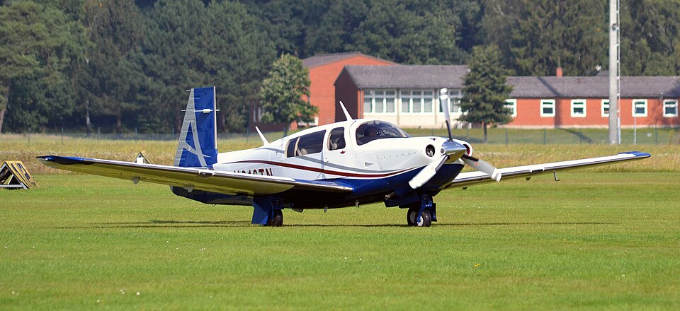 Fastest Single Engine Piston Plane: Top Models and Performance Insights