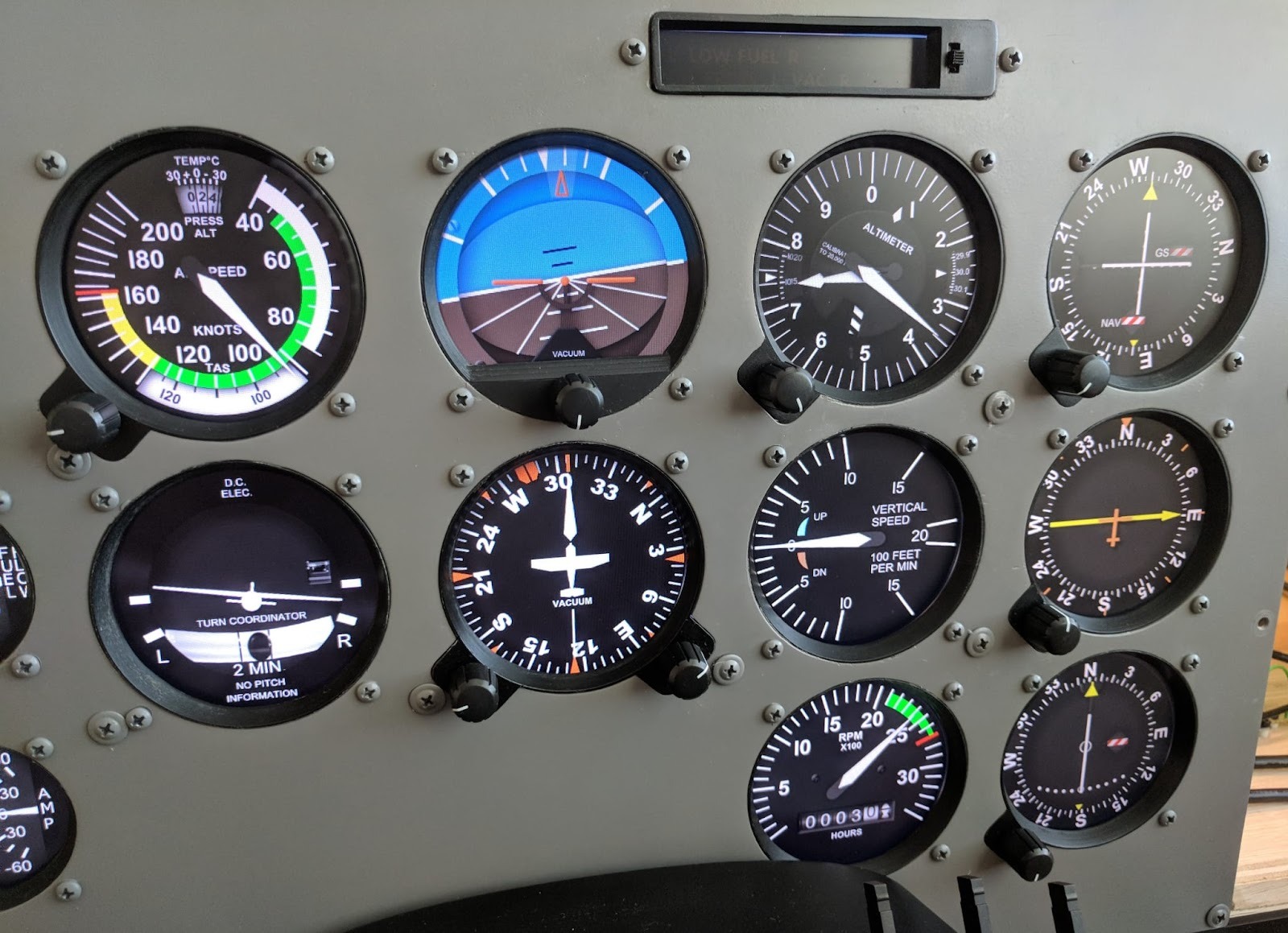 https://res.cloudinary.com/allanglen/image/upload/f_auto%2Cq_auto%2Cw_2048%2Ch_2048%2Cc_limit/cessna172sim/images/instrument-panel/instrument_panel.jpg