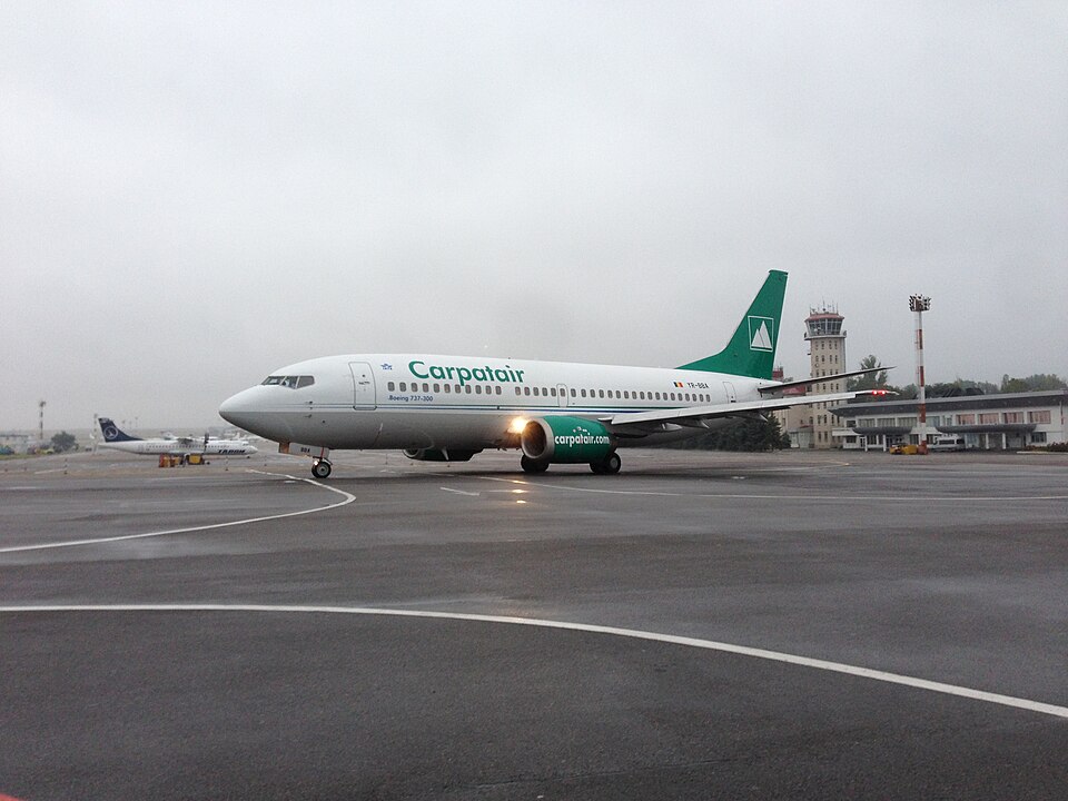 How Long Is a Commercial Aircraft's Service Life? Cycles Over Years