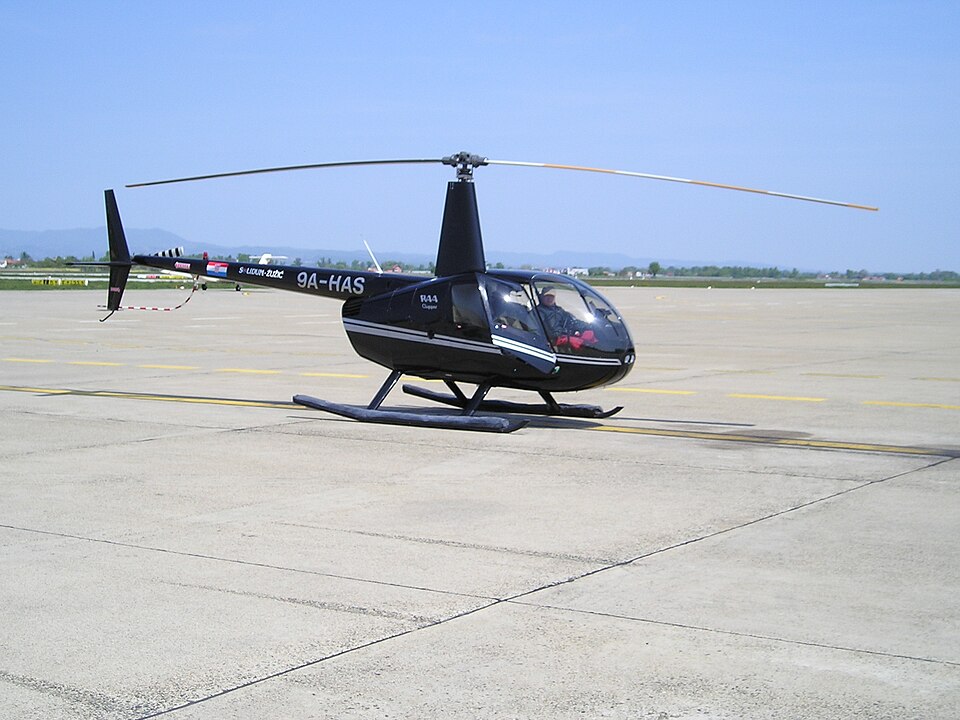 Robinson R44 Astro vs Raven: What Sets the Two Apart