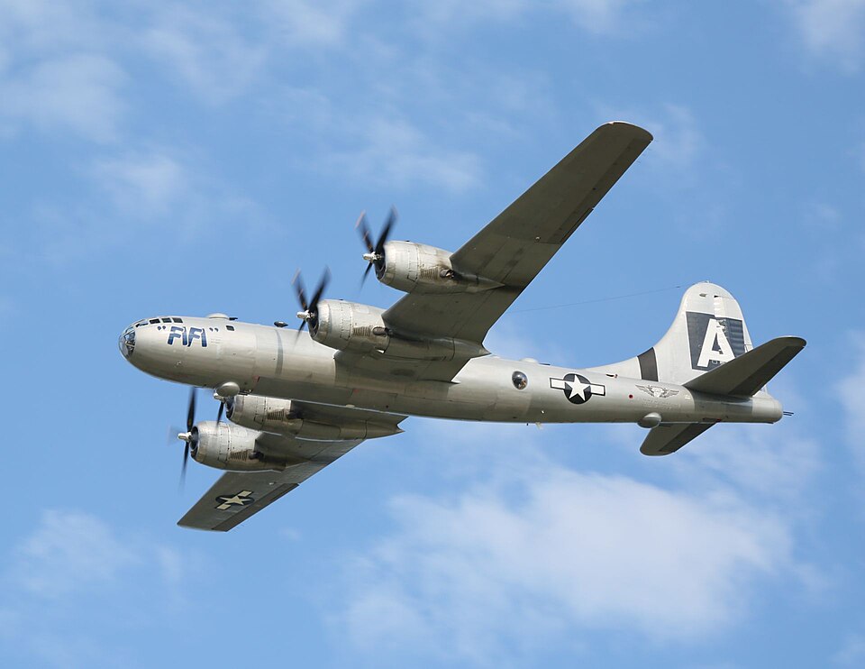 9 Rare Planes Flying Right Now: Aircraft You Can Still See in the Sky
