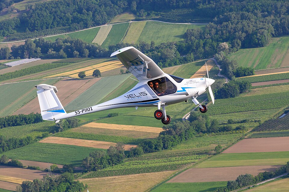 9 Best Small Electric Planes Taking Flight