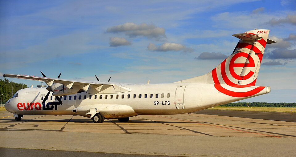 10 Best Small Commercial Planes Airlines Fly Today