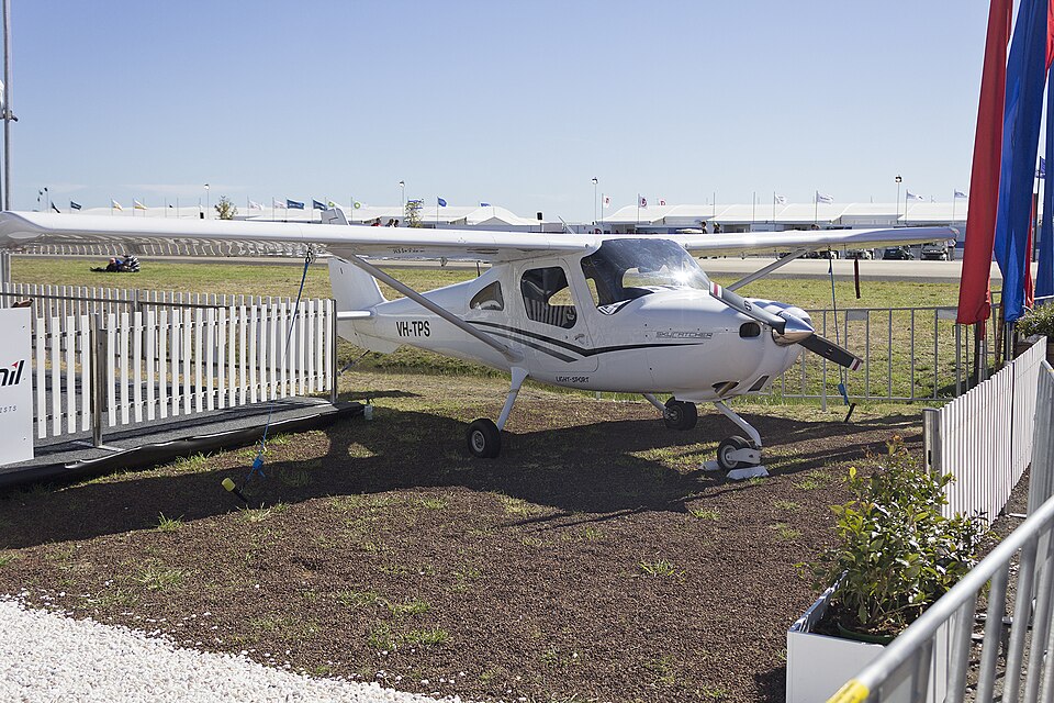 Cessna 162 vs 172: Cessna Models Compared