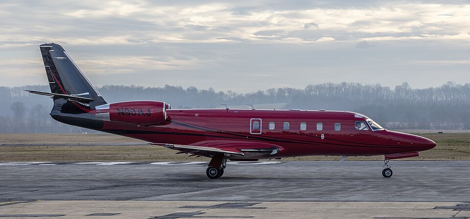 Astra SPX vs Gulfstream G100: Are They the Same Jet?