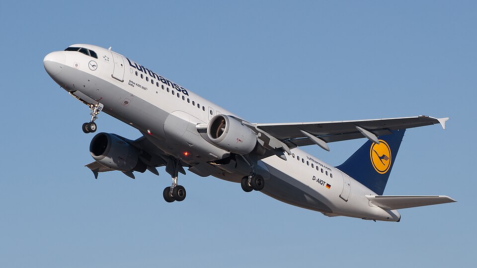 Airbus A320 vs Boeing 737: How Two Narrow-Body Rivals Compare