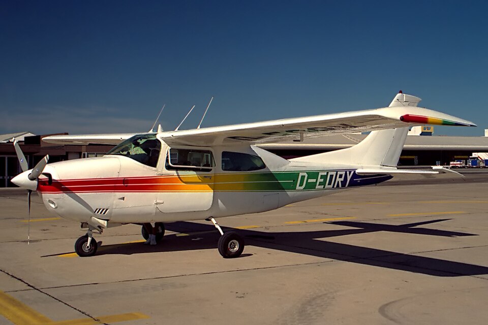 Cessna 210 vs 172: Which Cessna Is Right for Your Flying Goals?