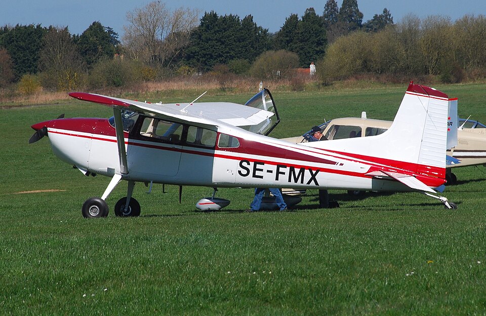 Cessna 185 vs 172: A Skyhawk and Skywagon Comparison
