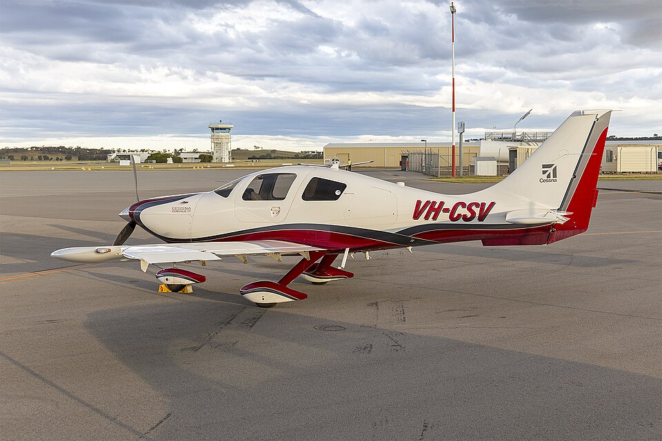 Cessna 400 vs Cirrus SR22: How These Two Composite Singles Compare