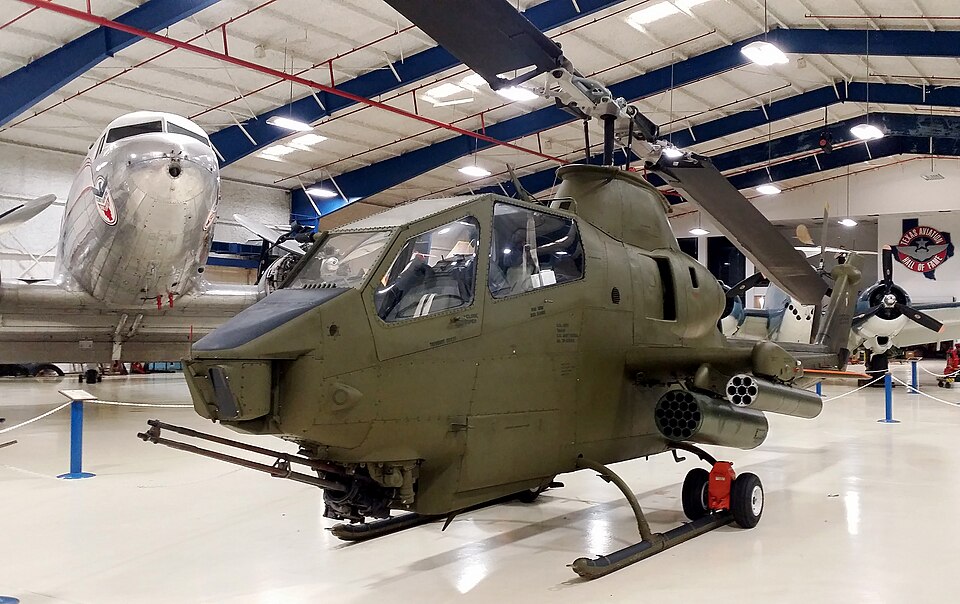 AH-1 Cobra vs AH-64 Apache: An Attack Helicopter Comparison