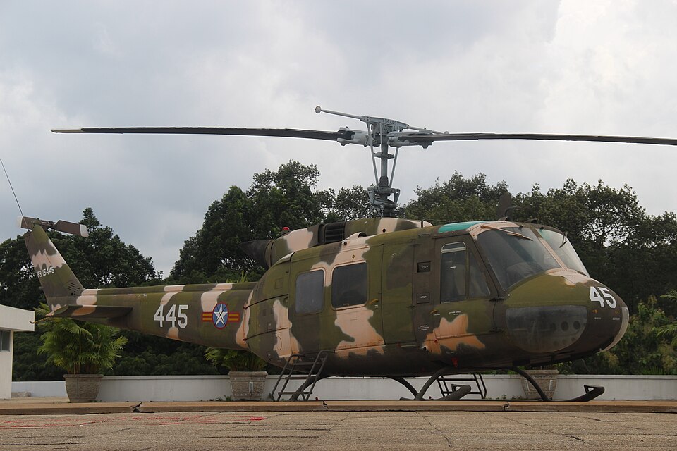Huey Helicopter vs Black Hawk: A Complete Side-by-Side Comparison