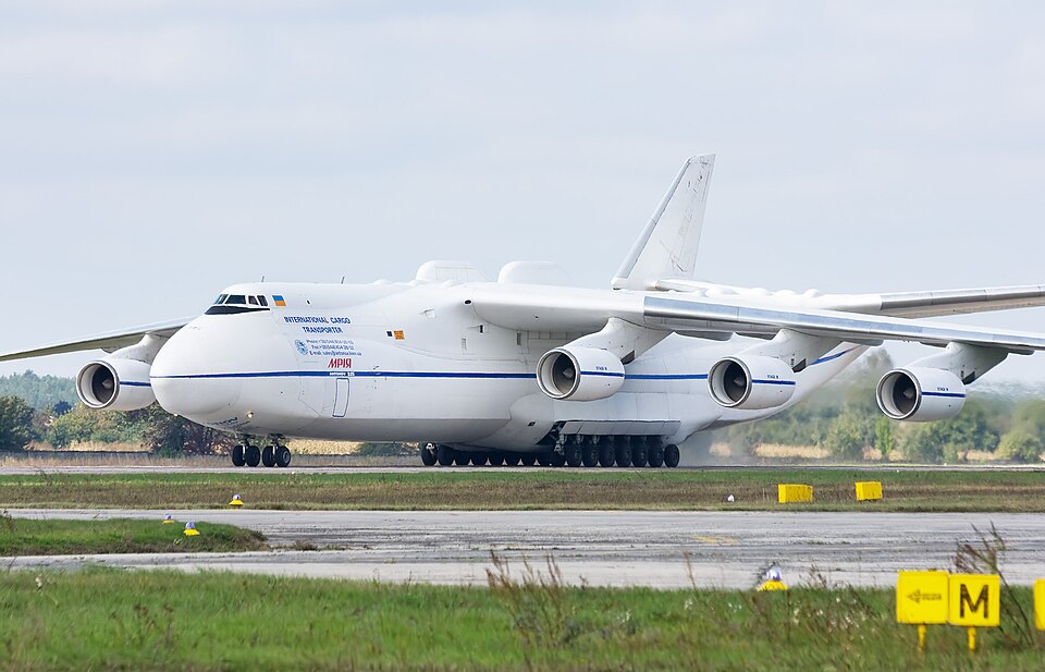 Are Big Planes or Small Planes Safer? What the Numbers Show
